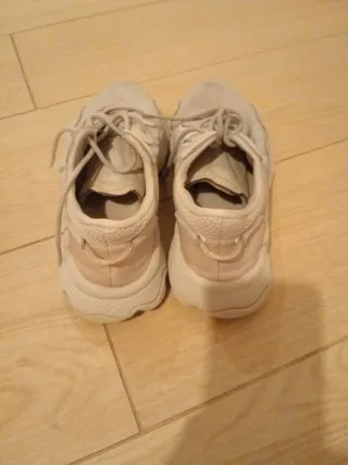 Zapatillas Adidas ozweego Talla 39.5 Beige/Blanco