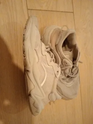 Zapatillas Adidas ozweego Talla 39.5 Beige/Blanco