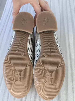 Zapatos de tacón beige plateados