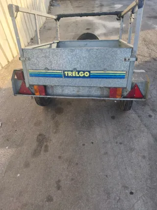 Remolque muy cuidado pokouso