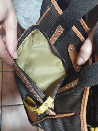 Bolso negro y marrón