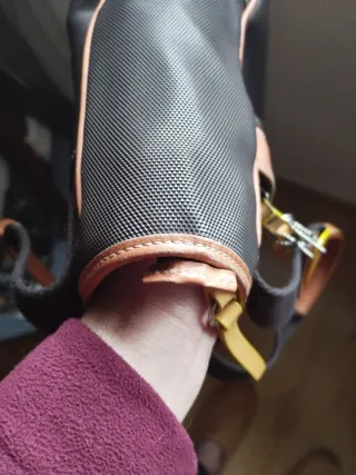 Bolso negro y marrón