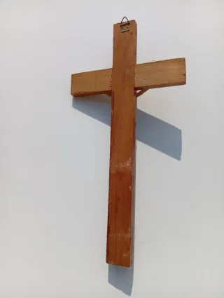 Crocifisso in legno e plastica