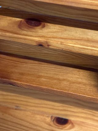 Estantería madera forma casa