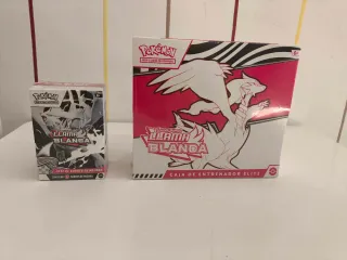 Pack ETB y Booster Bundle Pokémon Llama Blanca