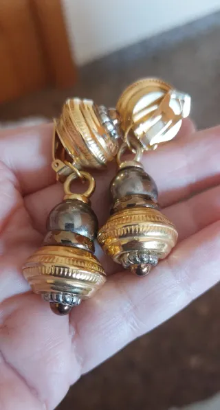 Pendientes largos dorados y plateados. 6cm