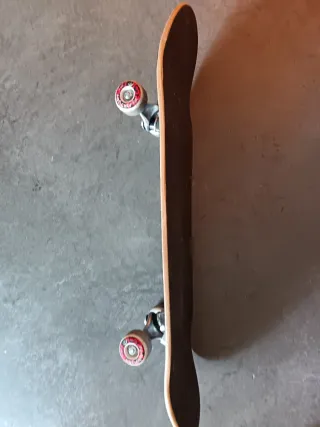 Patinete skate .Topicnoisy