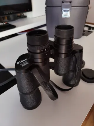 Prismáticos Nikon Zoom 8-16x40