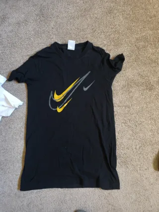 Lote 3 Camisetas: Nike y Pedro del Hierro . Breska