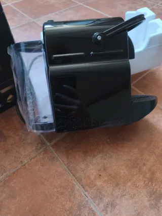 Cafetera Nespresso Inissia Negra