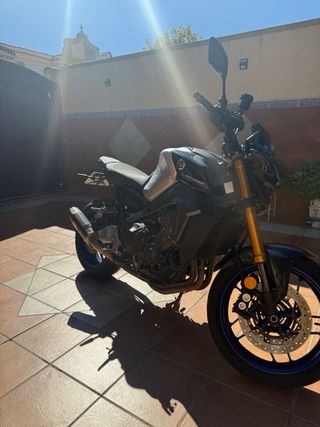 Yamaha MT-09 SP A2 deslimitada papele