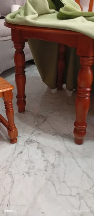 Mesa y 4 sillas estilo provenzal