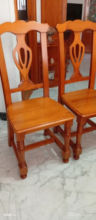 Mesa y 4 sillas estilo provenzal