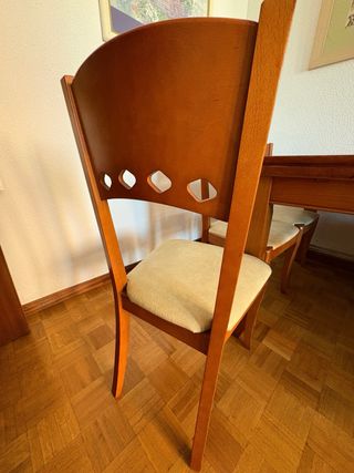 Mesa extensible madera + 6 sillas. Negociable