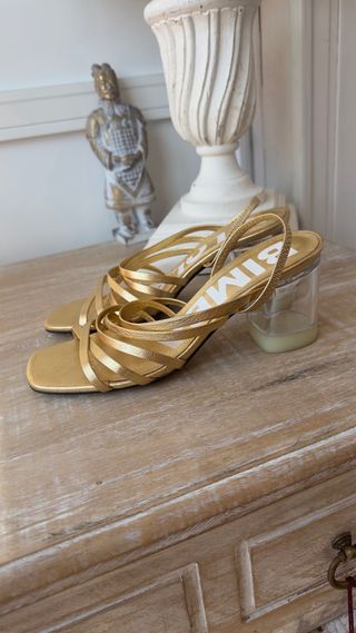 Sandalias Bimba y Lola Doradas