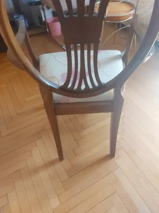 Sedia singola in legno con seduta floreale