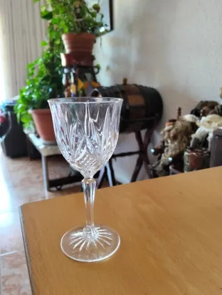 Juego de copas y vasos grabados en perfecto estado