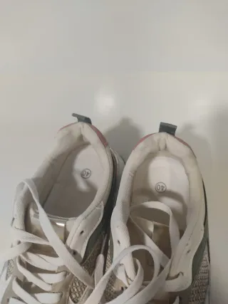 Zapatillas Beige y Blancas