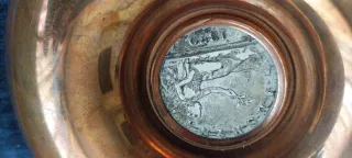 Moneda antigua 1870 en soporte de cobre