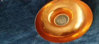 Moneda antigua 1870 en soporte de cobre