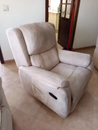 Dos Sillones reclinables beige