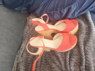 Cuñas rojas con plataforma