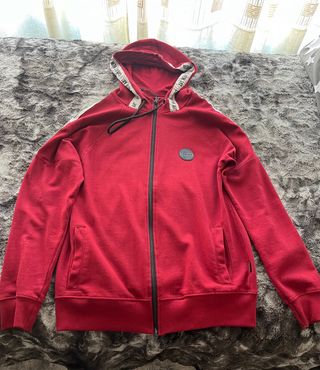 Chaqueta roja con cremallera
