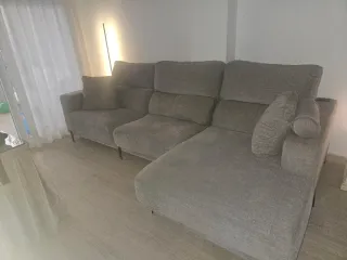 Sofá chais longue gris tela