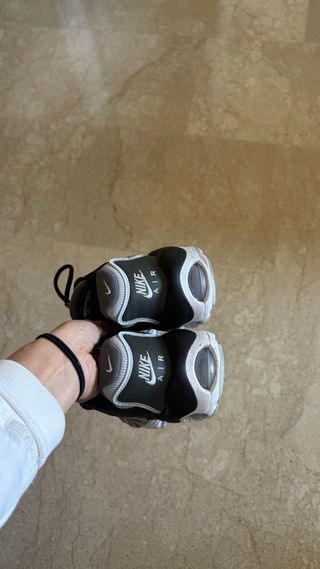 Zapatillas Nike Air Max Tavas grises y negras