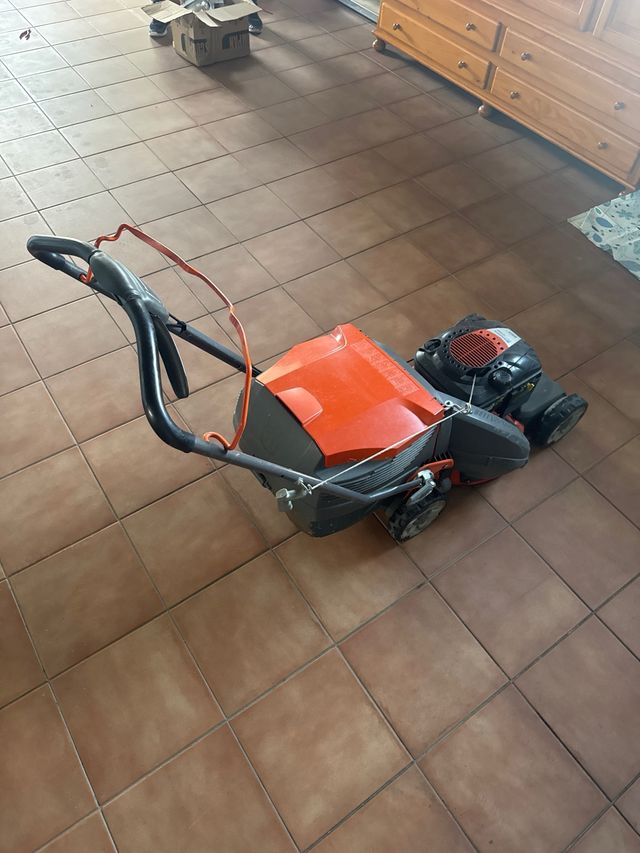 Cortacésped Husqvarna LC348V