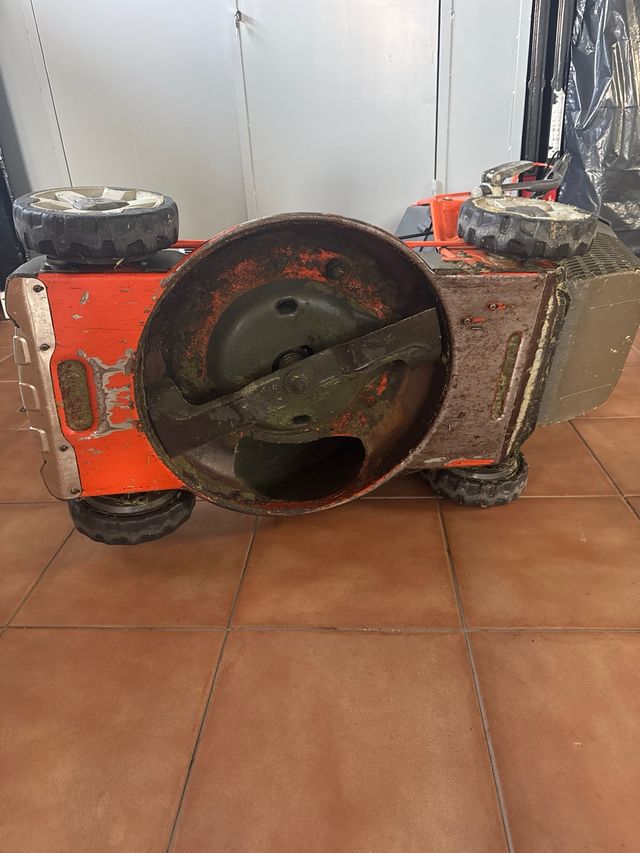 Cortacésped Husqvarna LC348V