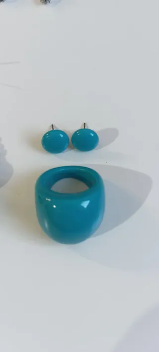 Lote de pendientes, anillos y pulsera