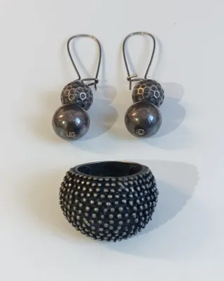 Lote de pendientes, anillos y pulsera
