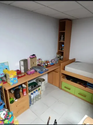 Dormitorio juvenil madera y plástico