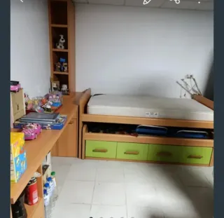 Dormitorio juvenil madera y plástico