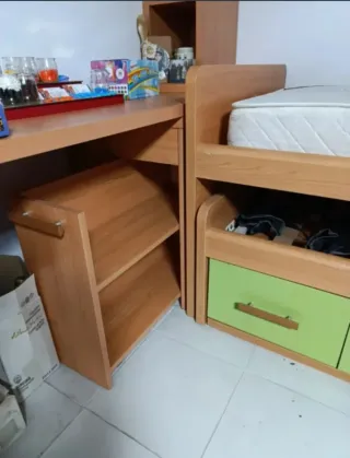 Dormitorio juvenil madera y plástico