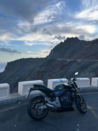 Honda CB 600F Hornet 2008 Negra/Dorada