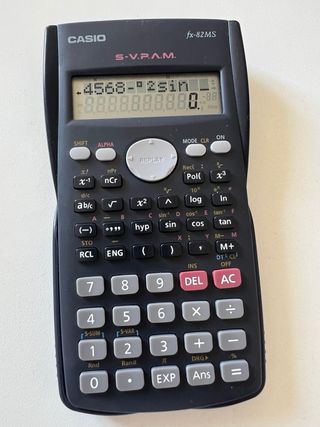 Calculadora Científica Casio fx-82MS