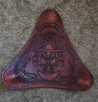 Sillas de piel con base de madera (4 unidades)