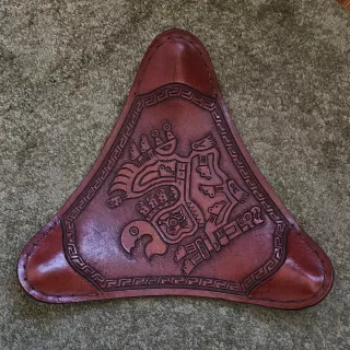 Sillas de piel con base de madera (4 unidades)