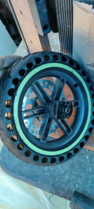 Ruedas Macizas Patinete Eléctrico