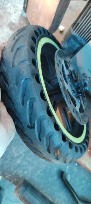 Ruedas Macizas Patinete Eléctrico