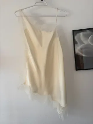 Top Mango Satén Encaje Asimétrico Talla M