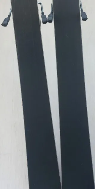 Esquís K2 Mach Devil 167cm + fijaciones+ Bastones