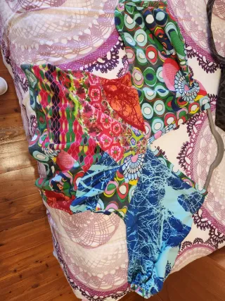 Camiseta de la marca desigual