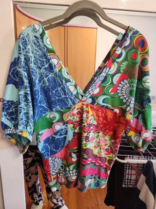 Camiseta de la marca desigual