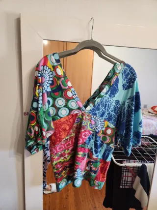 Camiseta de la marca desigual