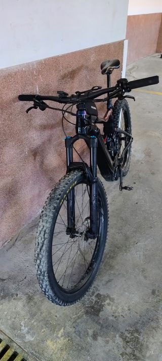 Bicicleta eléctrica Giant Trance E+2 del año 2020.