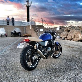 Moto Suzuki GSX 750cc Inazuma Cafe Racer