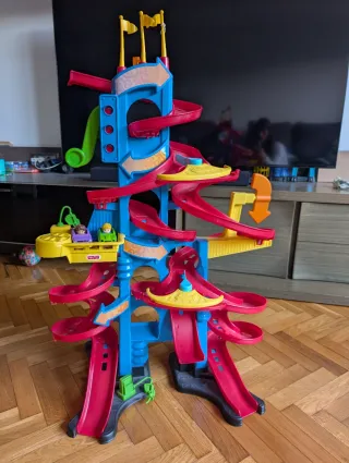 Garaje infantil con 2 coches